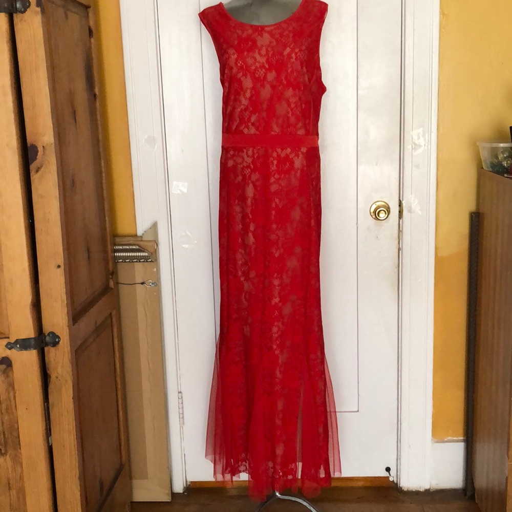 Long red lace dress with medium beige lining 2X